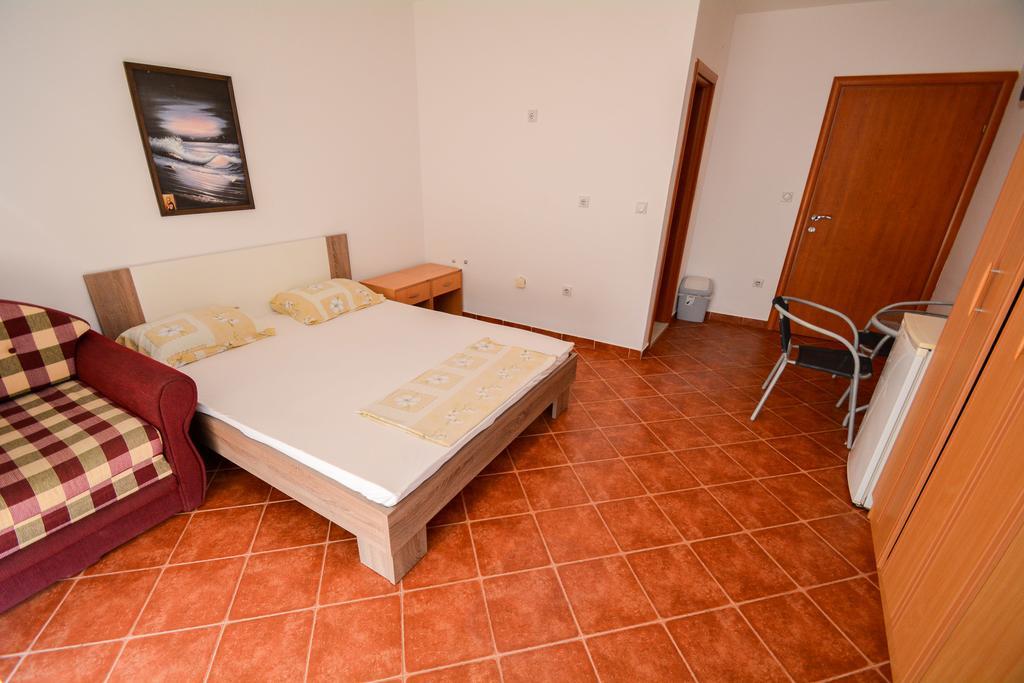 Guesthouse MB Knezevic Budva Buitenkant foto